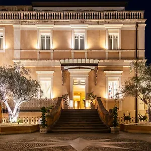 4* Szálloda One